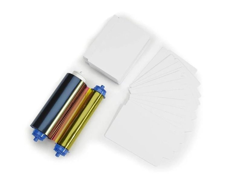 Zebra 106000-10L1 -mediasetti (400 korttia, 1 korttipaikka + 400 YMCO-tulostetta)